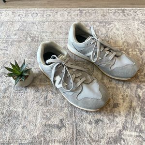 New Balance 520 Sneakers | Size - Boys 6.5 = Women’s 8.5